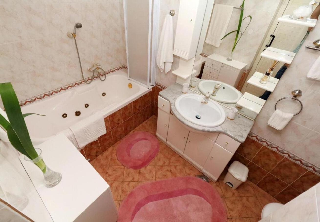 Angel - Garden Apartment